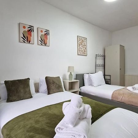2 Bedroom Apartment Near Station Londra Dış mekan fotoğraf