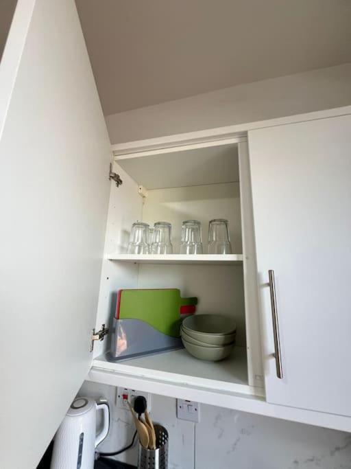 2 Bedroom Apartment Near Station Londra Dış mekan fotoğraf