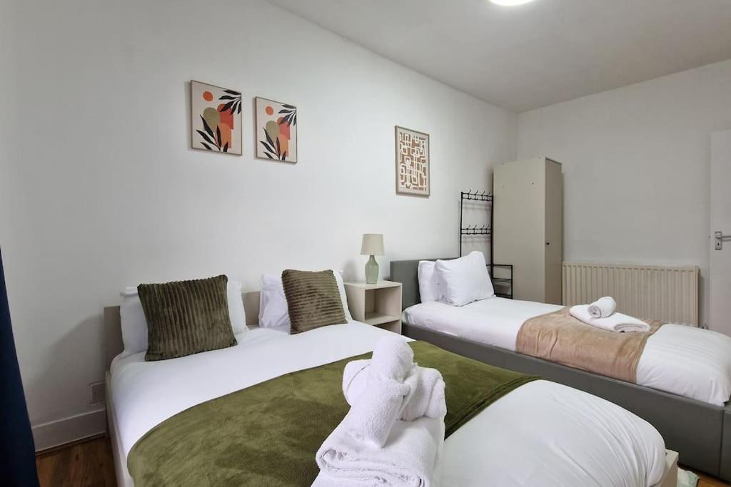 2 Bedroom Apartment Near Station Londra Dış mekan fotoğraf
