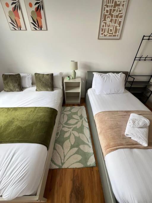 2 Bedroom Apartment Near Station Londra Dış mekan fotoğraf
