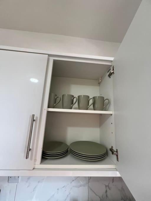 2 Bedroom Apartment Near Station Londra Dış mekan fotoğraf